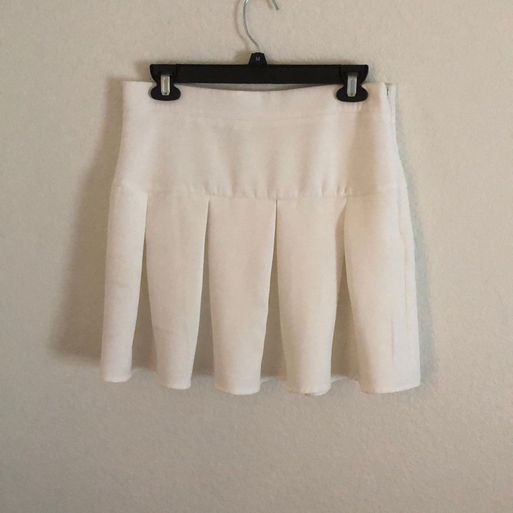 Trendy white tennis skirt with side zipper size l